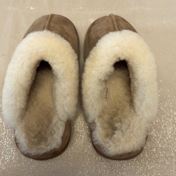 Bearpaw Tan Shearling Slippers - Picture 4 of 5